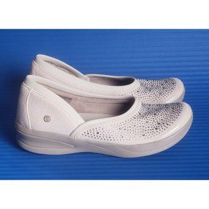 Bzees Shoes Womens Size 9 Wide Moonlight Beige Slip On Casual Comfort